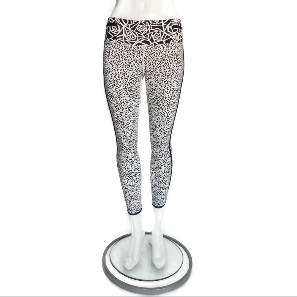 Lululemon Real Quick Tight in Miss Mosaic White Posey Black White Luxtreme